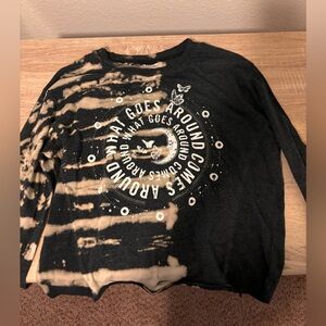 Girls Junior shirt size small. Cropped and distressed